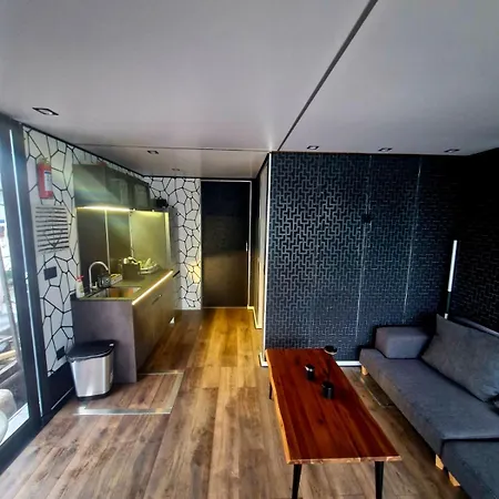 Houseboat * Belgrade